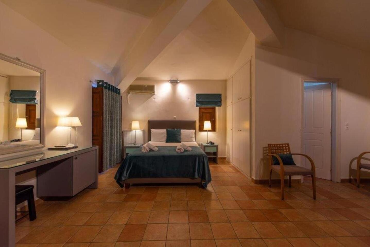 Kastro Maini Hotell Areópoli Eksteriør bilde